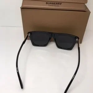New - ? original Burberry Camron Grey Rectangular  Sunglasses BE4318 3001 New - ? original Burberry Camron Grey RectangularSunglasses  main image 4